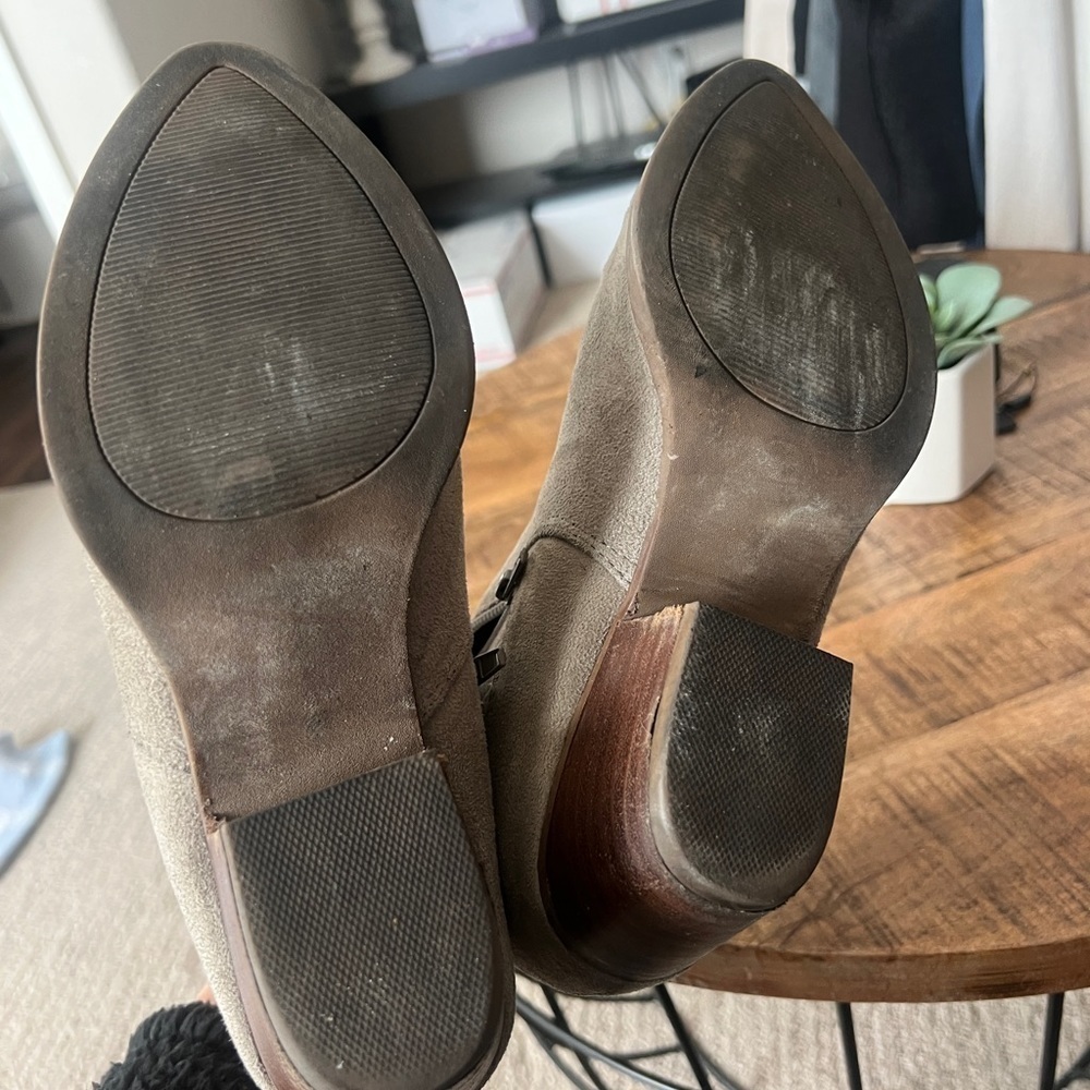 Womens - tan ankle booties size 8 - Picture 7 of 7